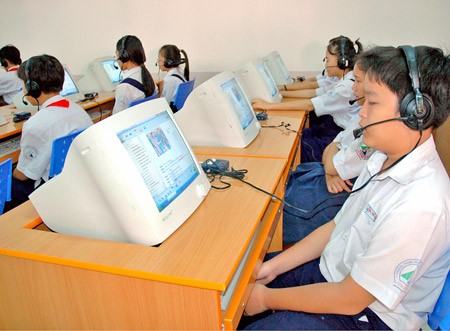 An English class at Luong The Vinh secondary school, District 1, HCM City (Photo: SGGP)